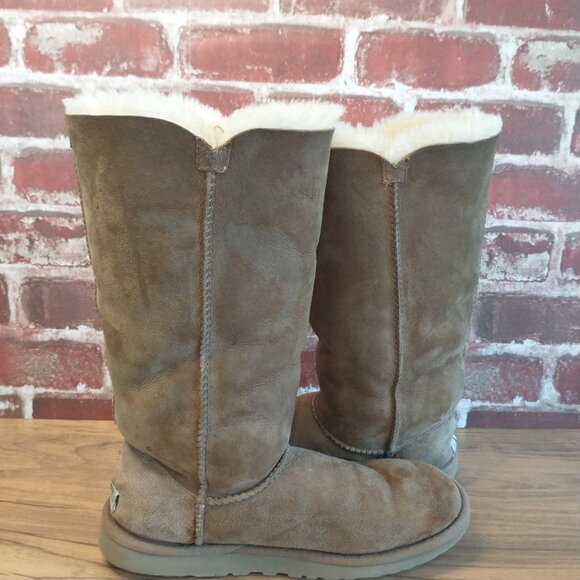 Ugg Boots Womens Size 6 Triple Bailey Button Brown Classic Boot - Picture 7 of 8